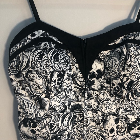 LivingDeadSouls body con pinup skull floral dress - Picture 5 of 12